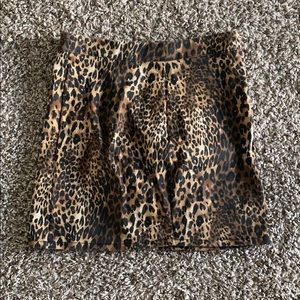 Tight leopard skirt